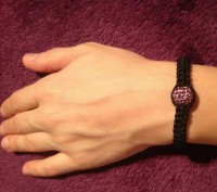 Pulsera de macrame con bola rhinstone lila